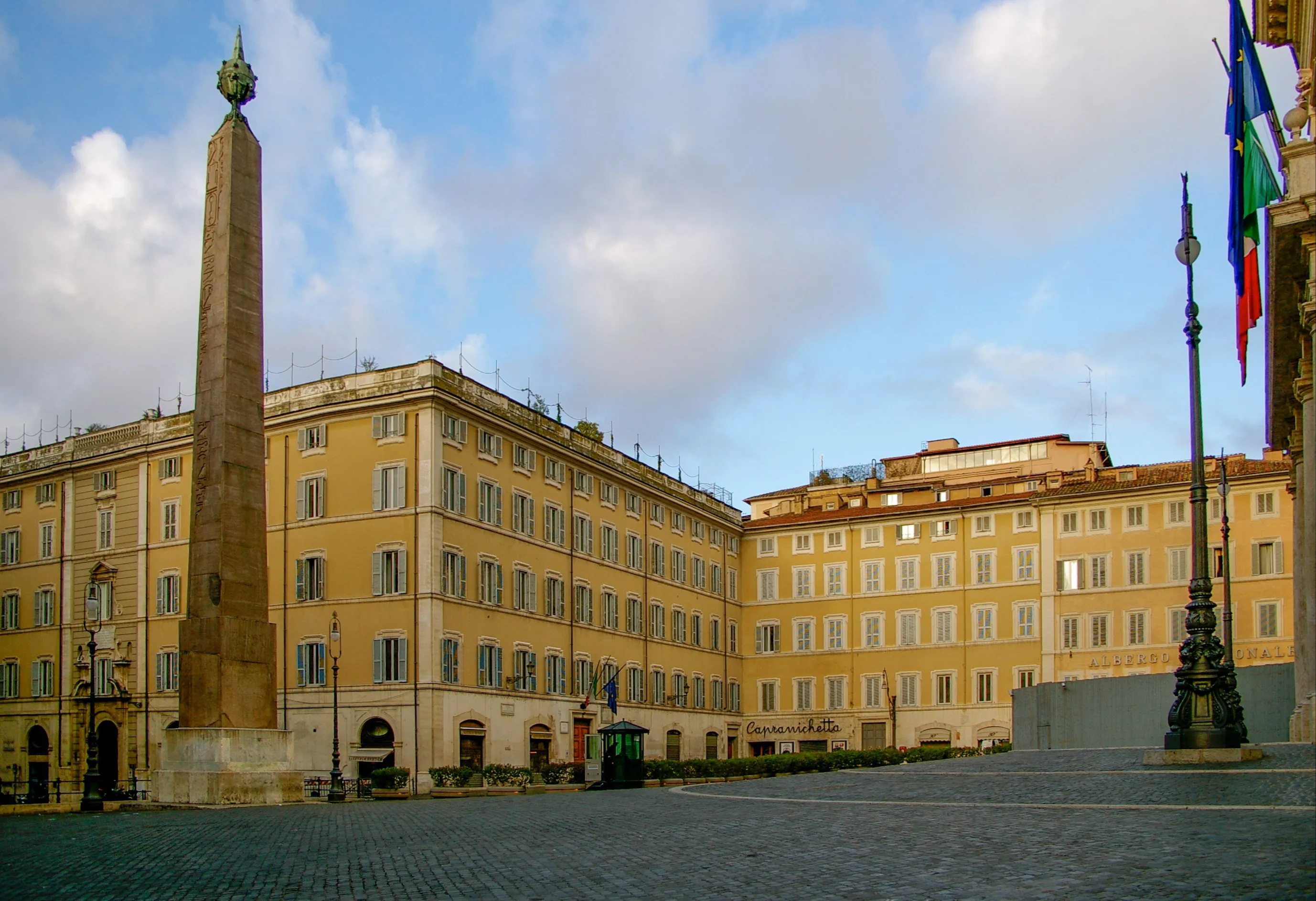Piazza di Montecitorio con il palazzo della Camera dei deputati