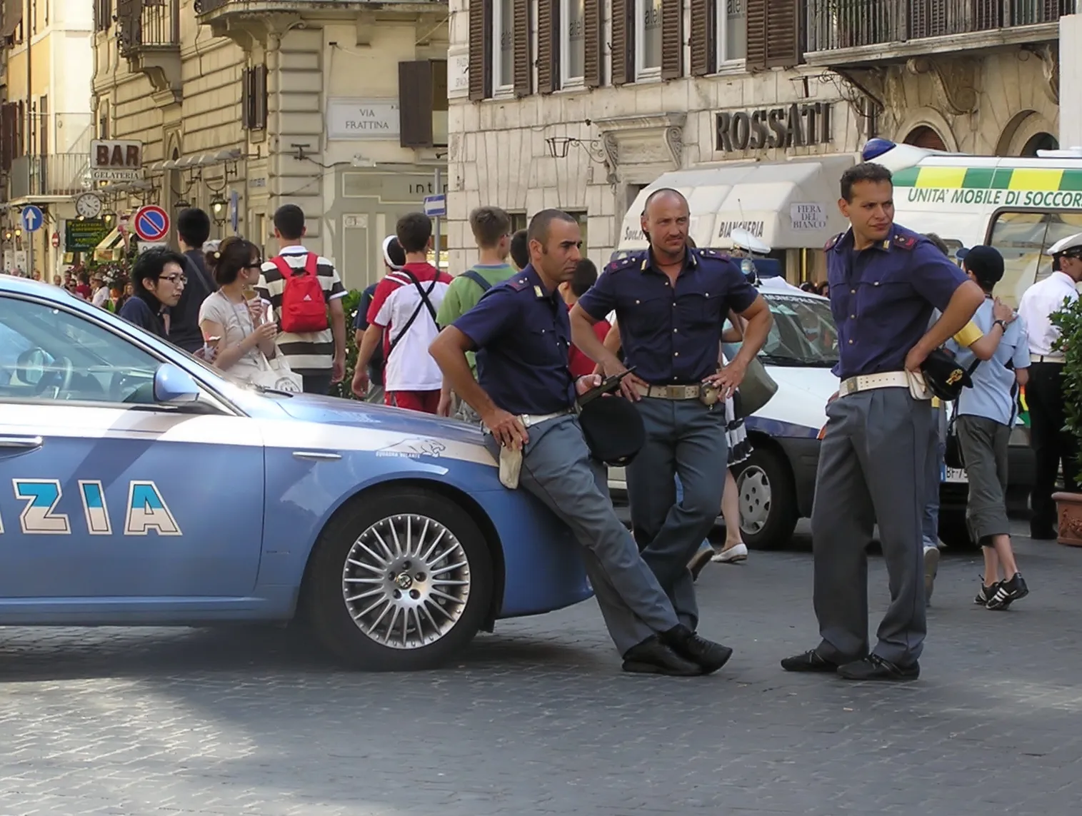 Agenti della Polizia di Stato a Roma
