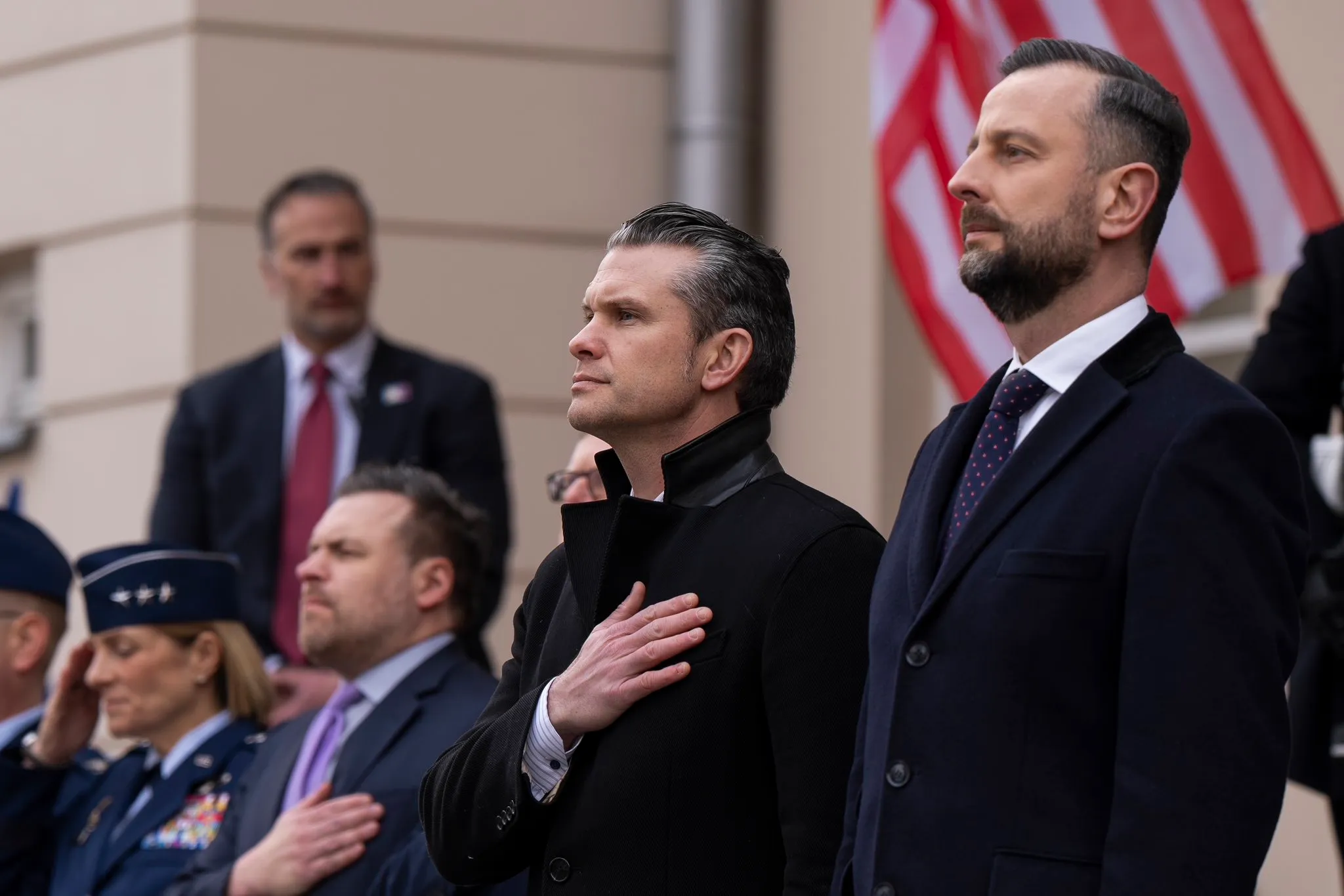 Il segretario alla Difesa Usa Pete Hegseth con il ministro della Difesa polacco Władysław Kosiniak-Kamysz, febbraio 2025
