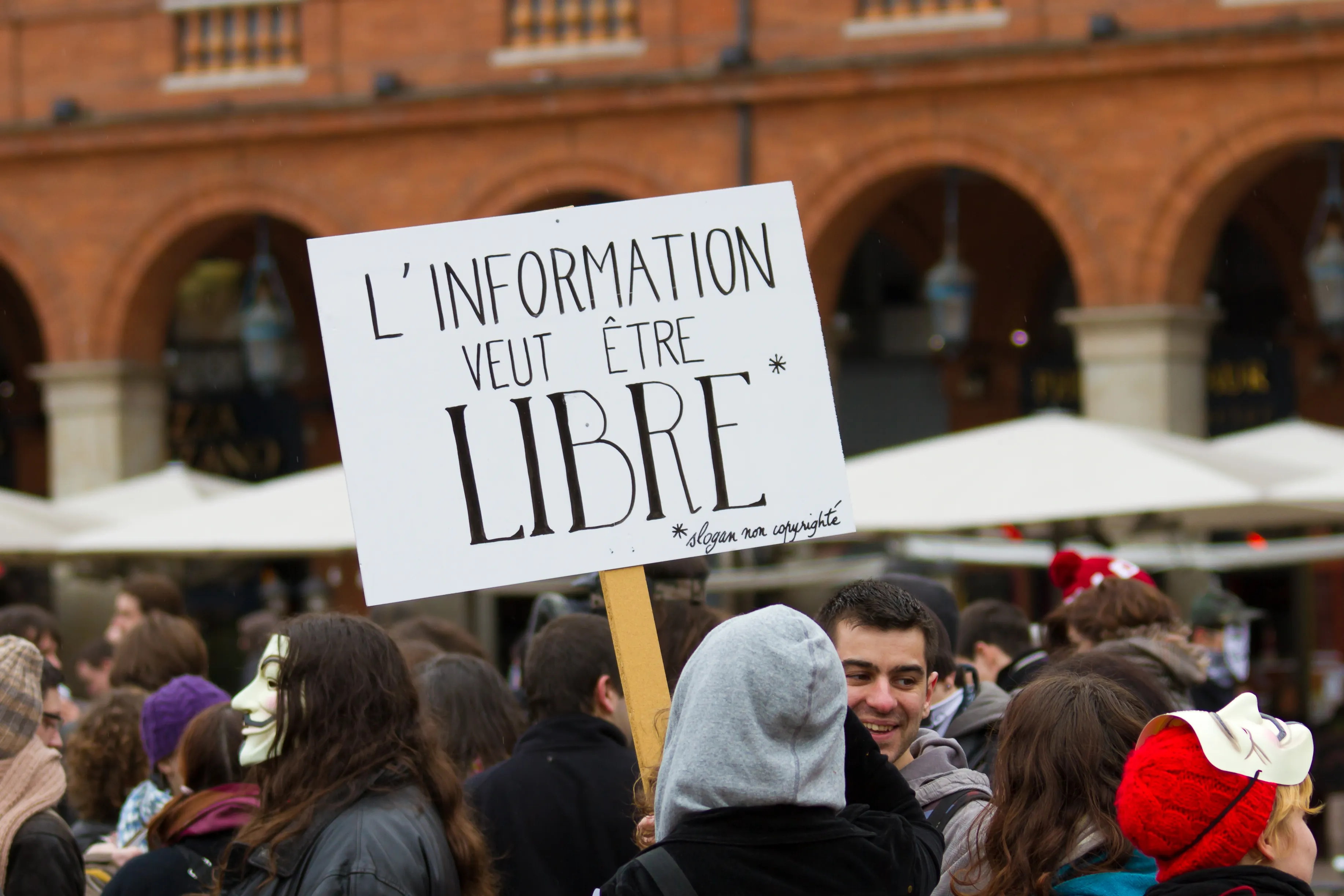 Manifestanti in corteo a Tolosa durante una protesta del 2012, foto di repertorio non legata alle proteste studentesche di ottobre 2026