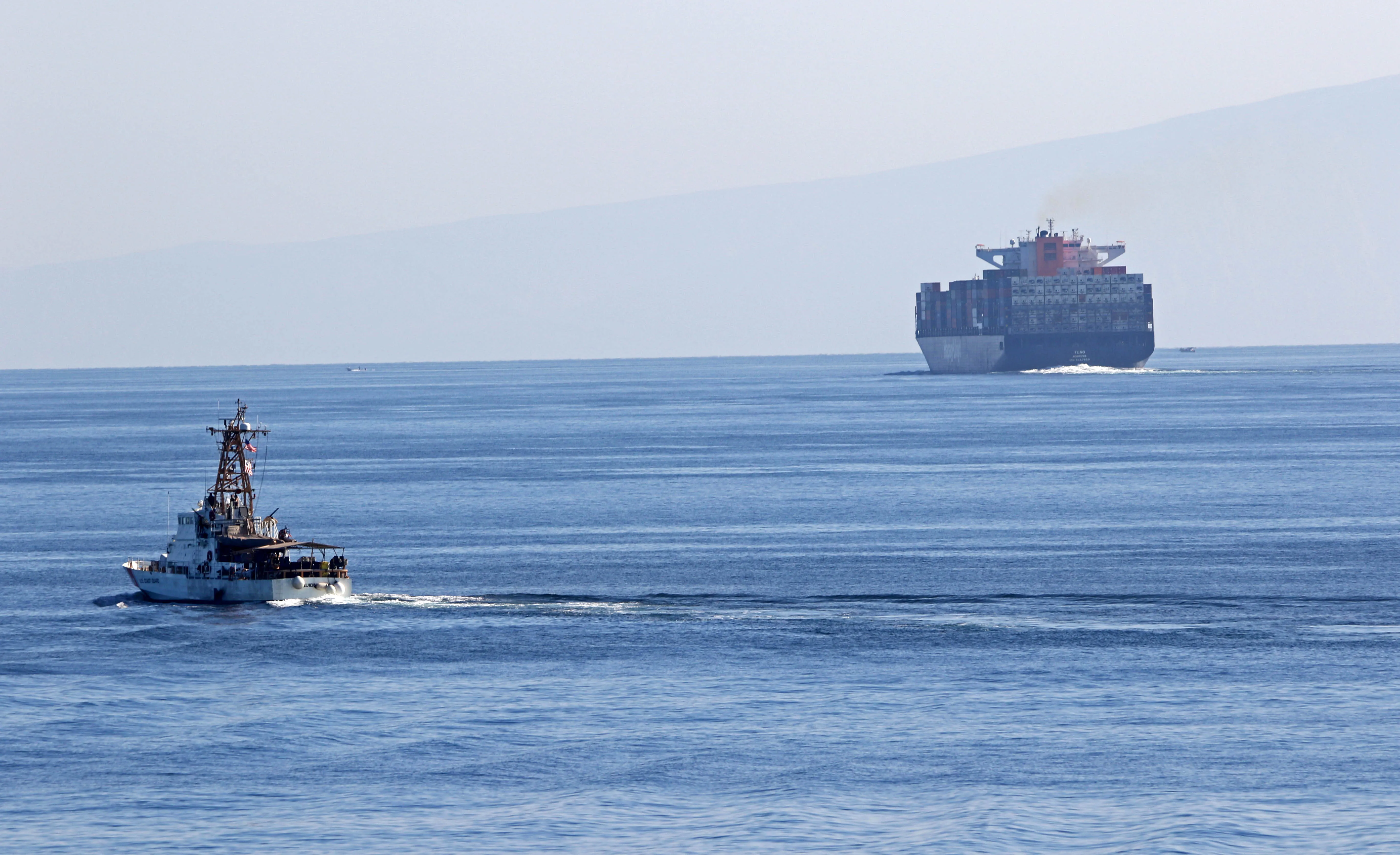 La motovedetta USCGC Aquidneck della Guardia costiera statunitense nello Stretto di Hormuz