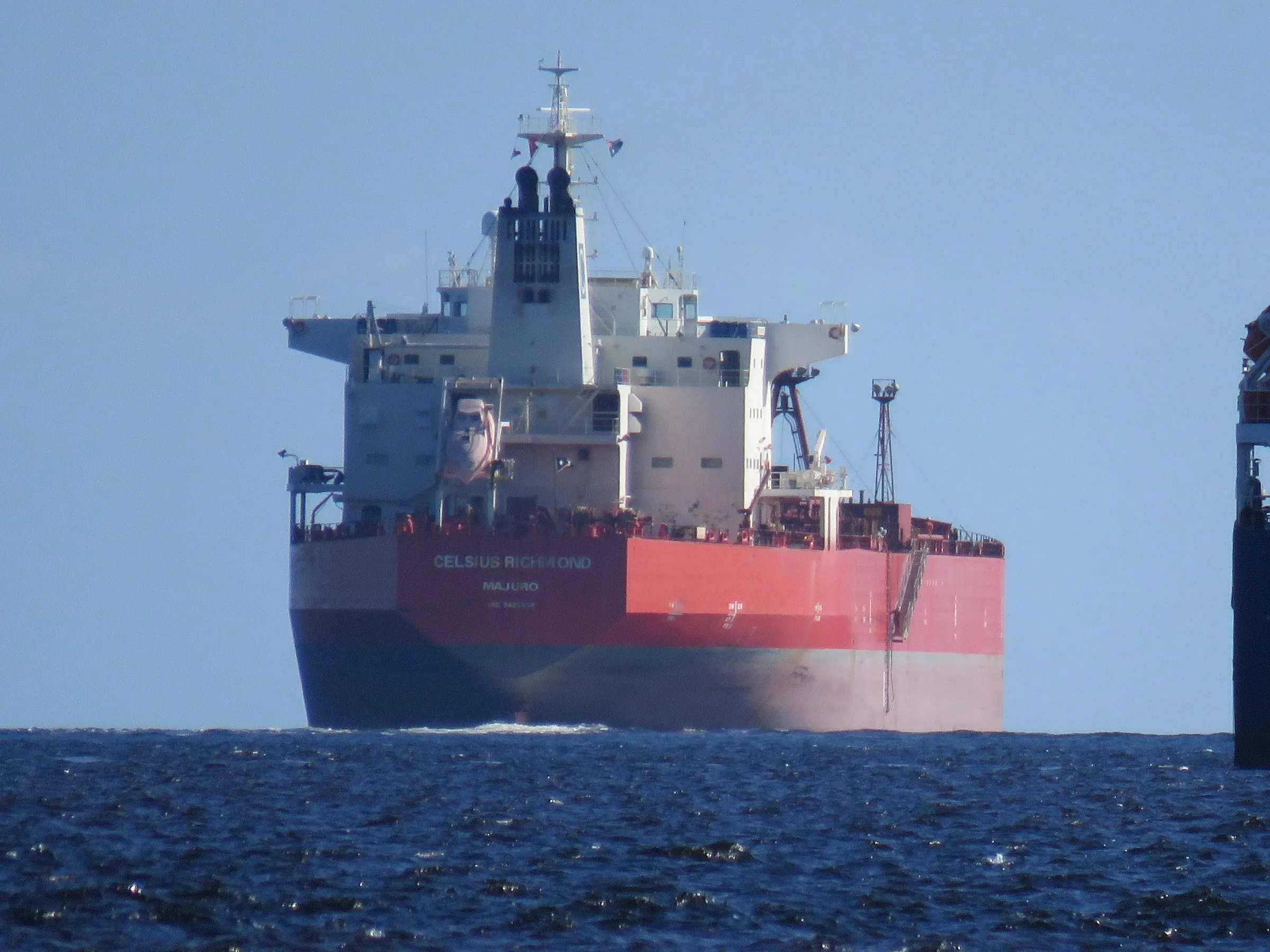 Petroliera Celsius Richmond in uscita dal porto di Fremantle