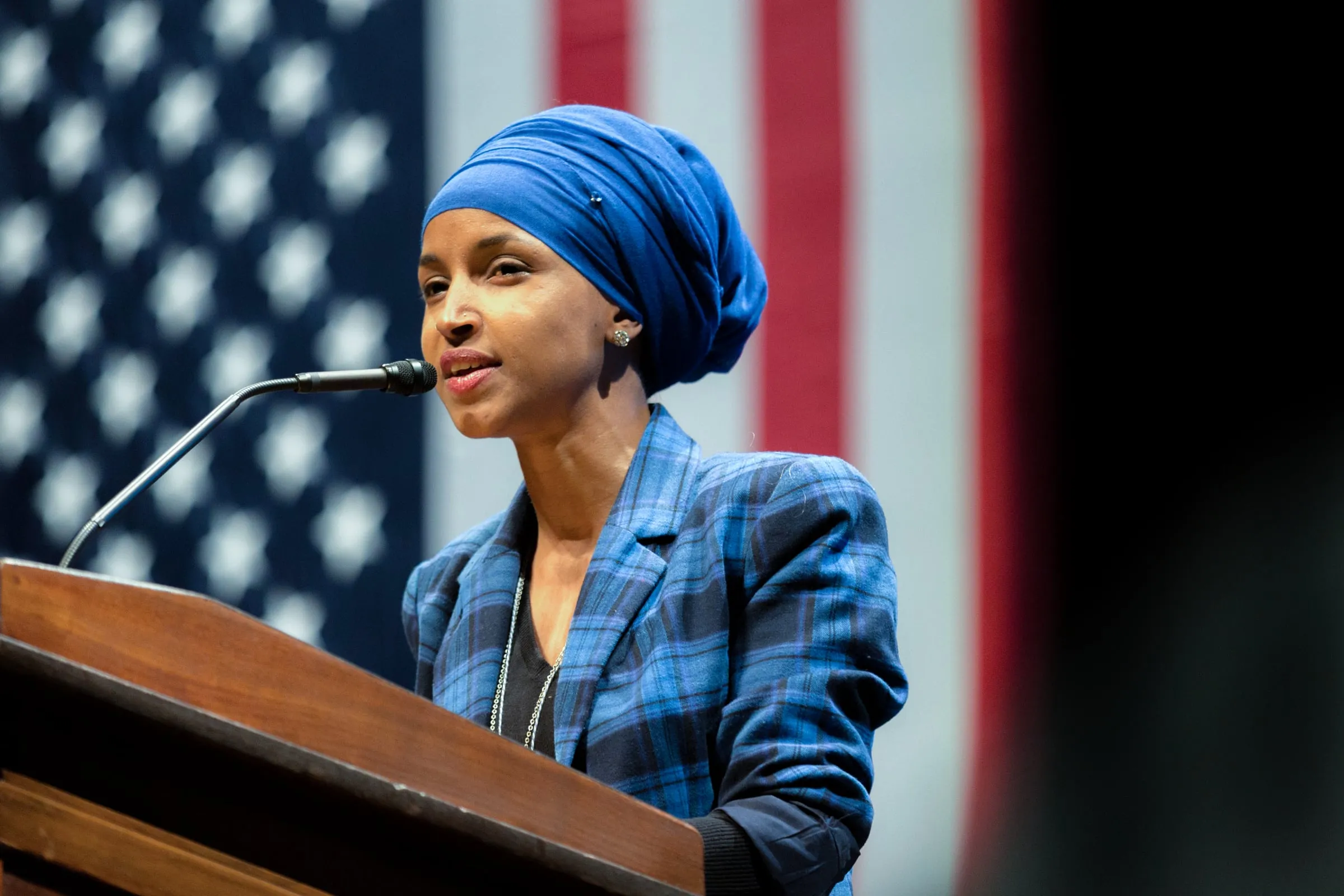 Ilhan Omar, deputata democratica del Minnesota, durante un intervento pubblico