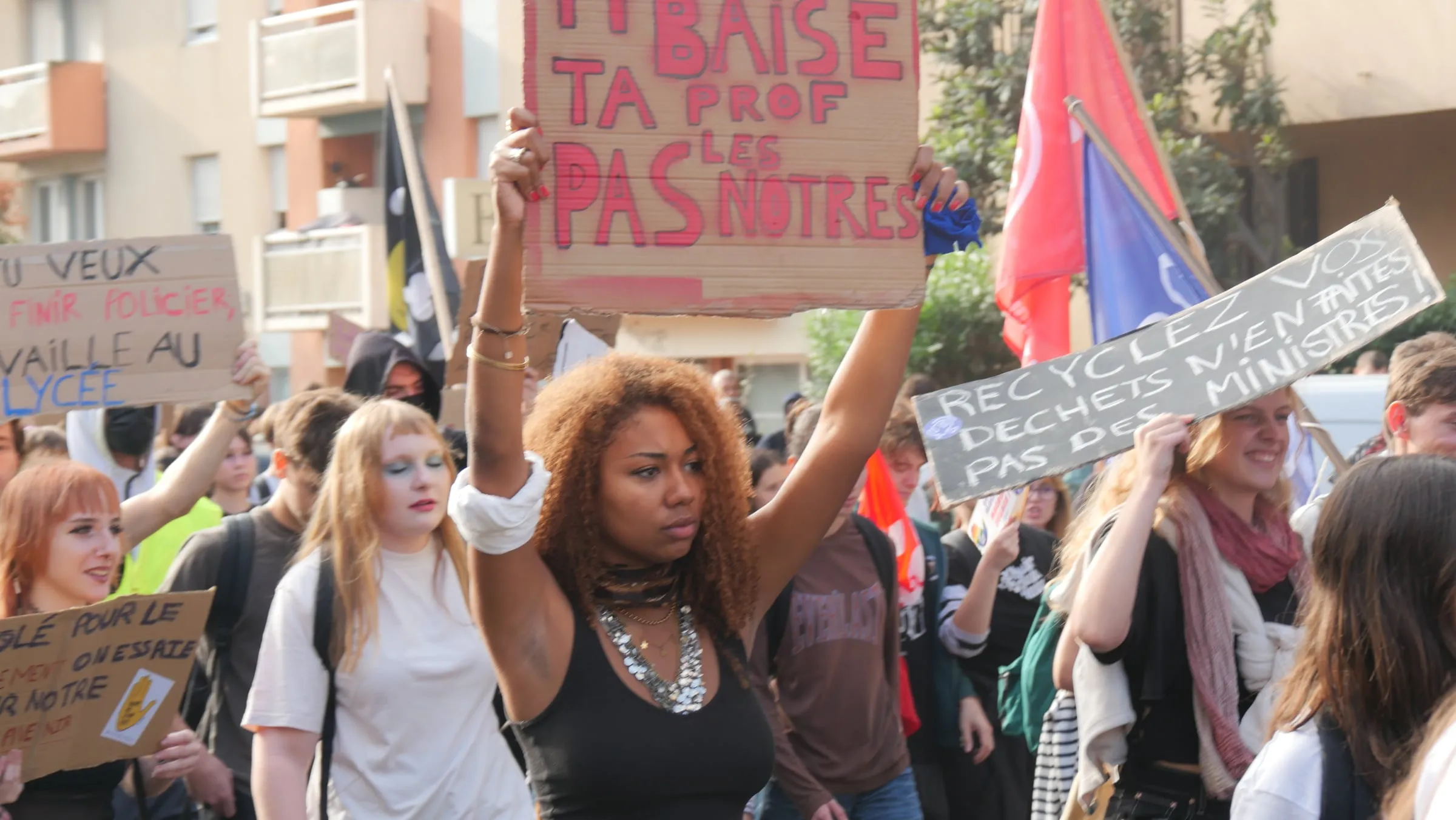 Corteo di liceali e studenti a Perpignan, in Francia, il 6 ottobre 2026