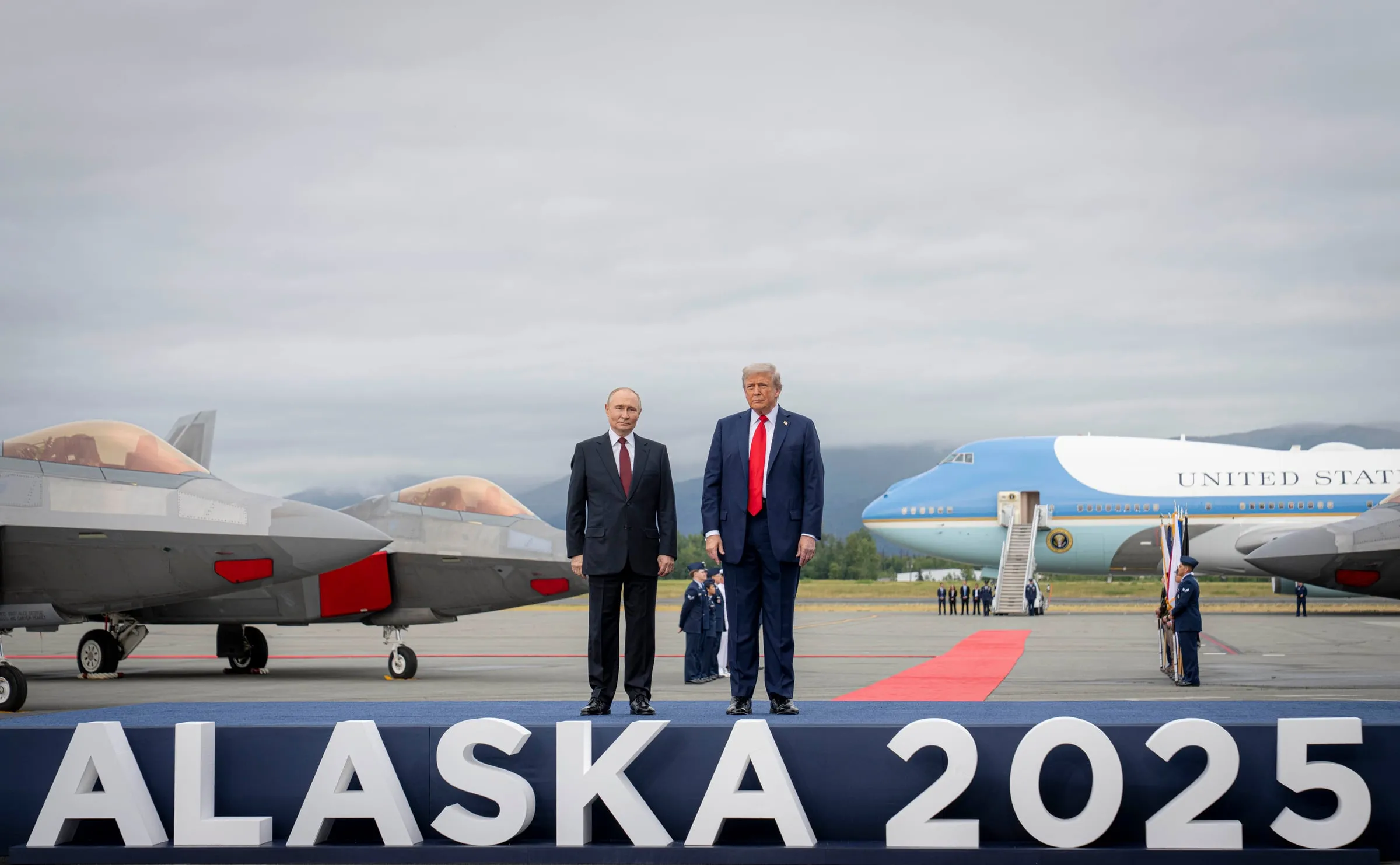 Trump e Putin all'arrivo in Alaska