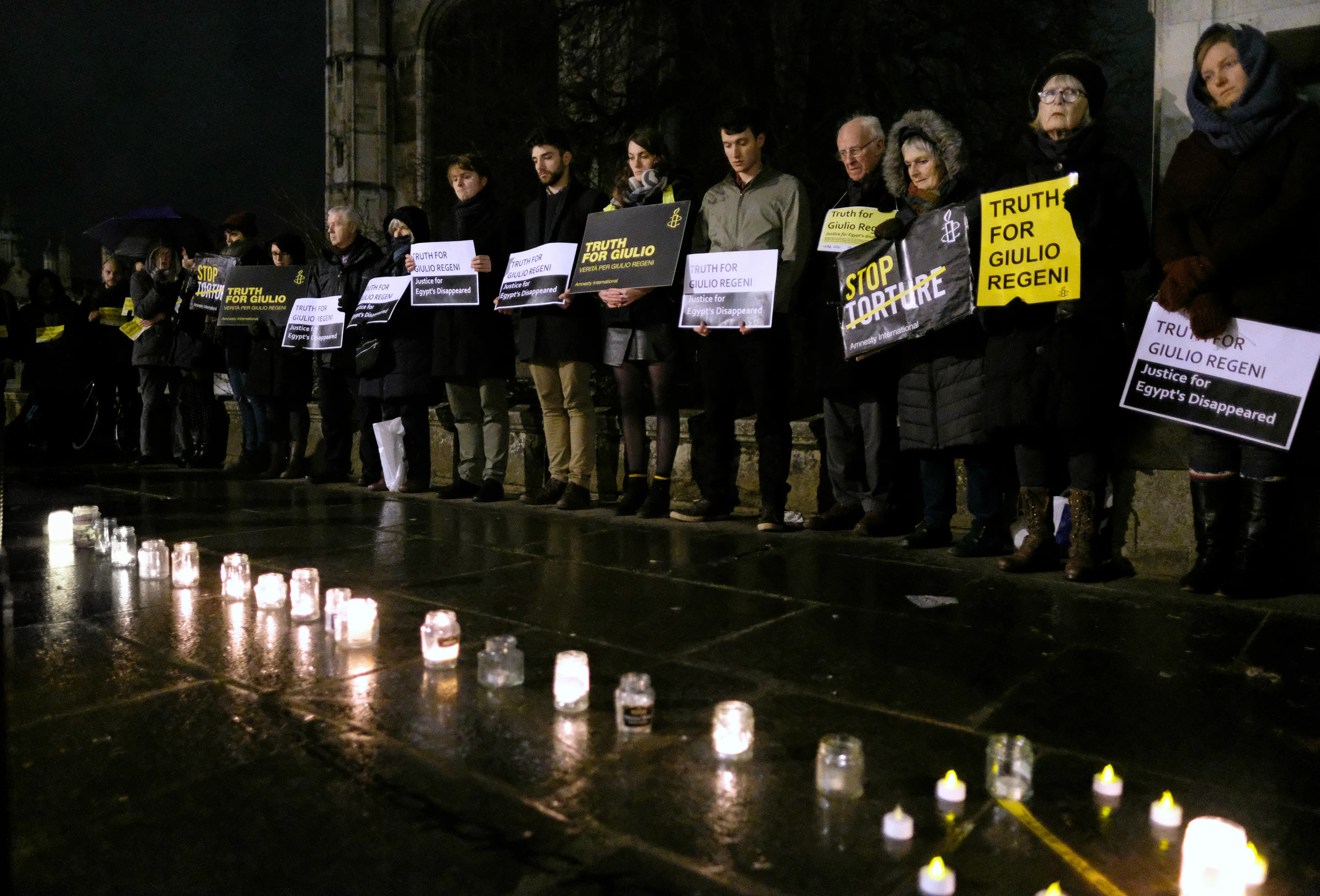 Veglia silenziosa a Cambridge con i cartelli "Truth for Giulio" per Giulio Regeni