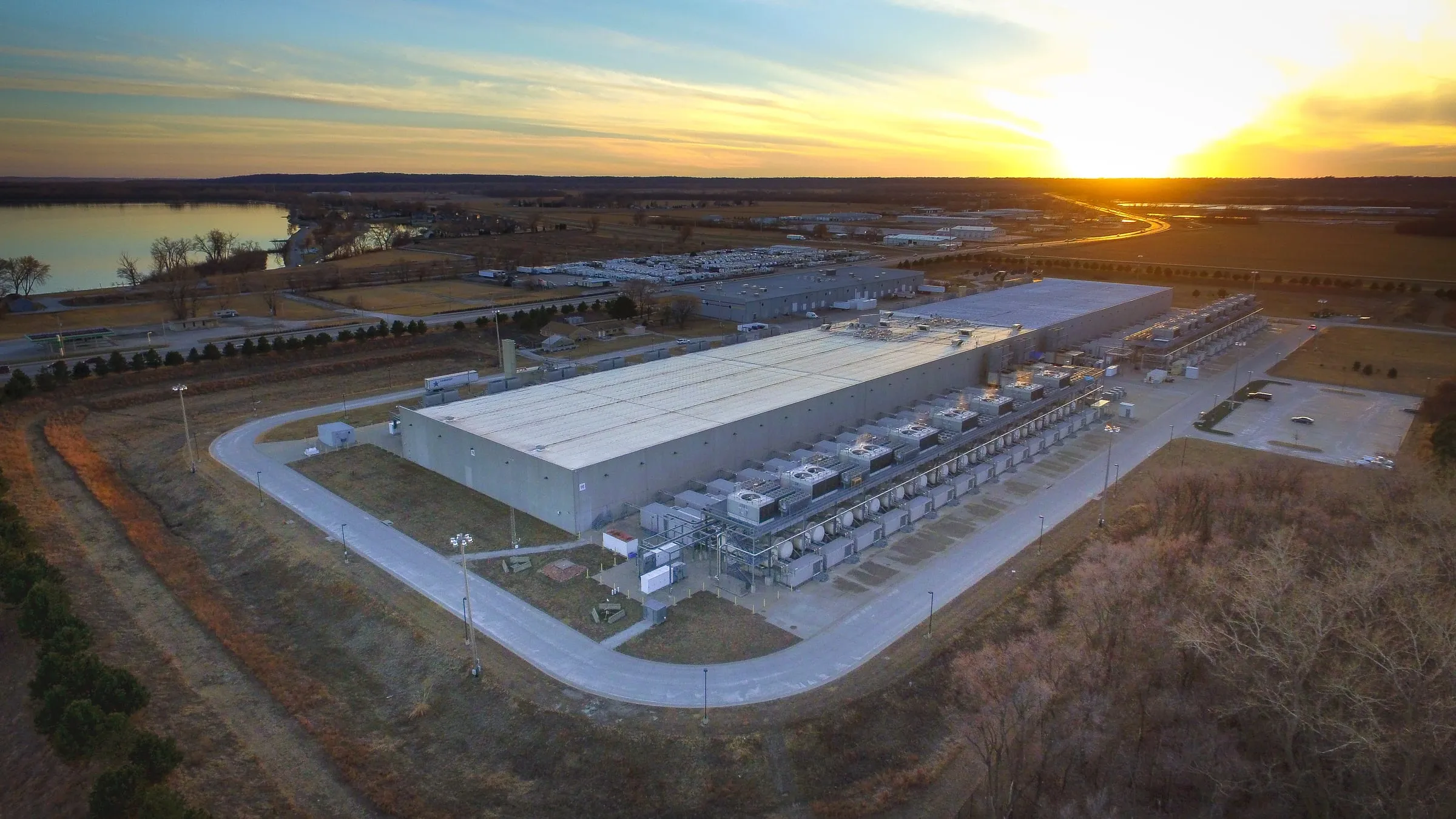Veduta esterna di un data center Google a Council Bluffs, in Iowa (non quello di Londra coinvolto nel guasto)