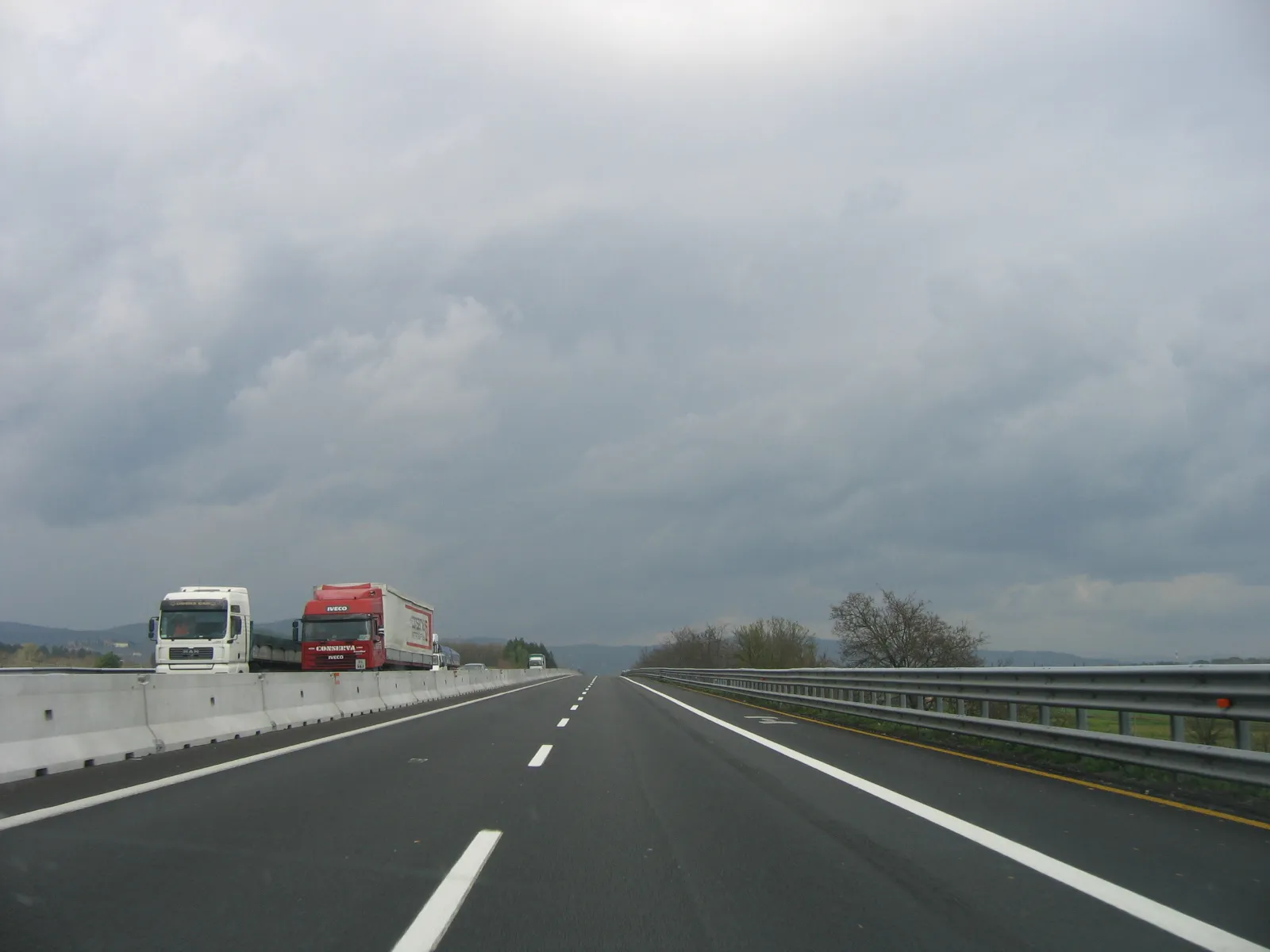 Camion in fila su un tratto dell'autostrada A1 ad Arezzo
